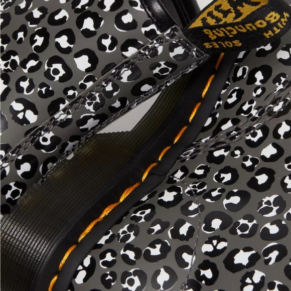 NWOT- Dr. Marten 1460 WOMEN'S LEOPARD SMOOTH LEATHER LACE UP BOOTS Size 6 - Picture 5 of 8